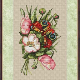 ​Бабочка в цветах