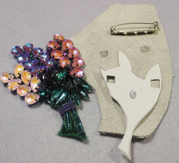 Вышиваем брошь "Люпин" из стразов, канители и бисера: часть 2