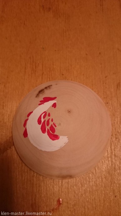 Расписываем деревянный медальон