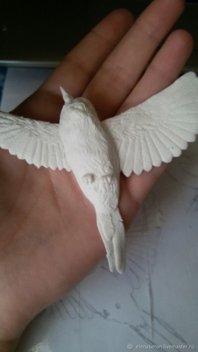 ​Мастерим голубую сороку из глины: часть 3