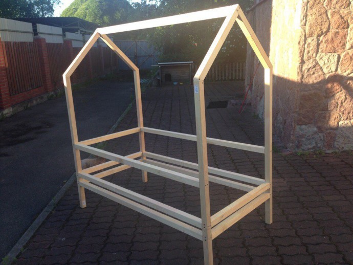 ​Самодельная детская кроватка