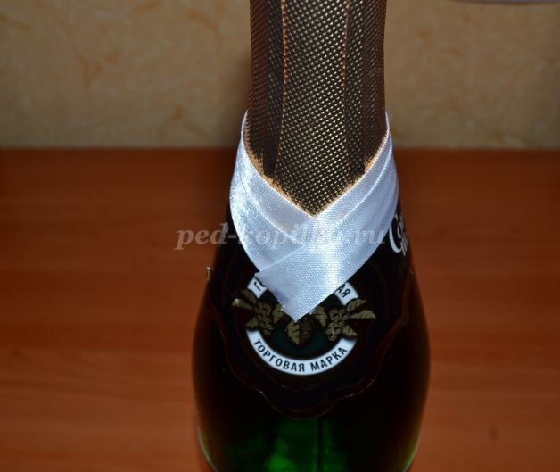 Украшение бутылок шампанского на свадьбу: мастер-класс, часть 1 Украшение бутылок шампанского на свадьбу: мастер-класс, часть 1