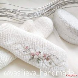 ​Варежки с пальцем индийским клином