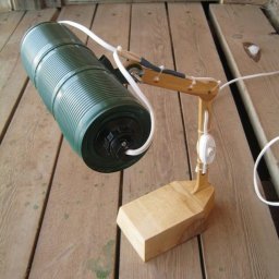 Создаем рабочую настольную лампу из консервных банок