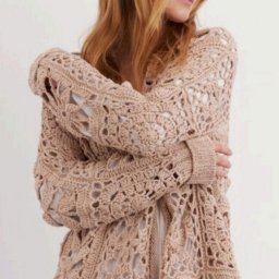 ​Вязаный из мотивов кардиган крючком