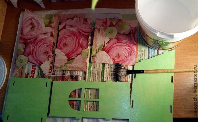 Декорируем чайный домик "Пионы" в технике декупаж файловым методом: часть 3