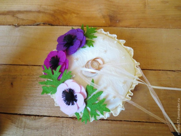 Декорируем аксессуары изящными анемонами и нежным кружевом к свадьбе: часть 2 Декорируем аксессуары изящными анемонами и нежным кружевом к свадьбе: часть 2