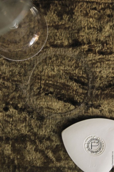 ​Вышиваем брошь нитками, бисером и пайетками: часть 1