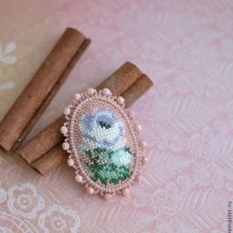 Броши с нежными цветами