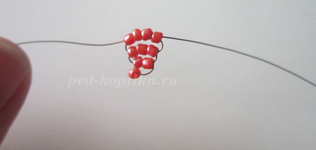 Цветок из бисера