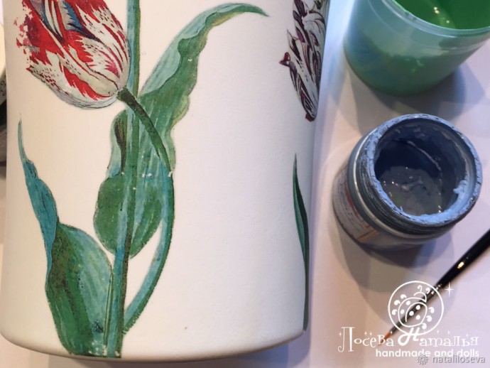 ​Декорируем пластиковую вазу имитацией фарфора и росписи