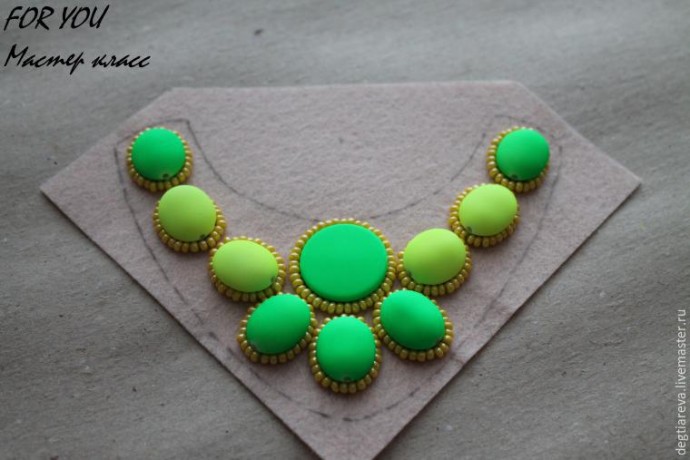 Вышиваем модное колье из минимального набора материалов Вышиваем модное колье из минимального набора материалов