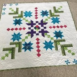 ​Лоскутные одеяла со снежинками