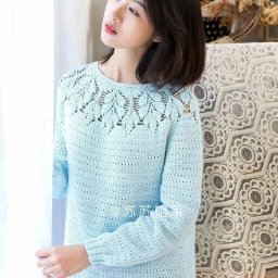 Осенний пуловер с изящными листьями