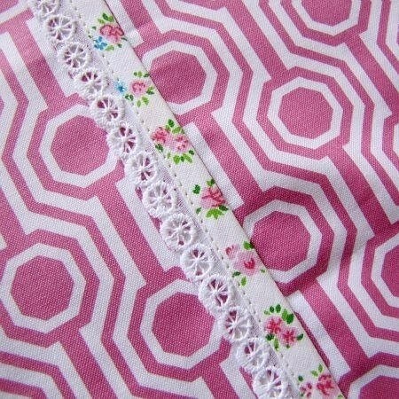 Отделка шва тесьмой