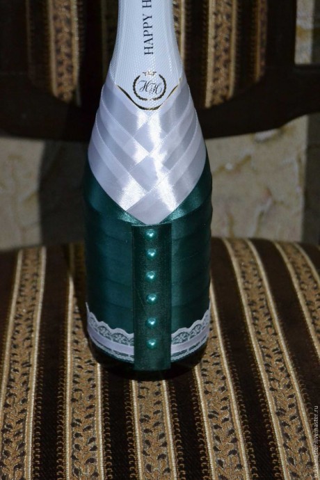 Свадебный декор "Бутылка-жених"