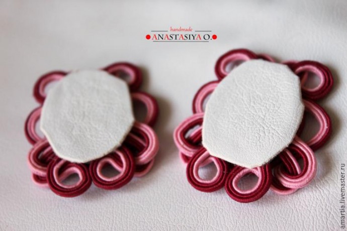 Сутажные серьги "Розовый лебедь"