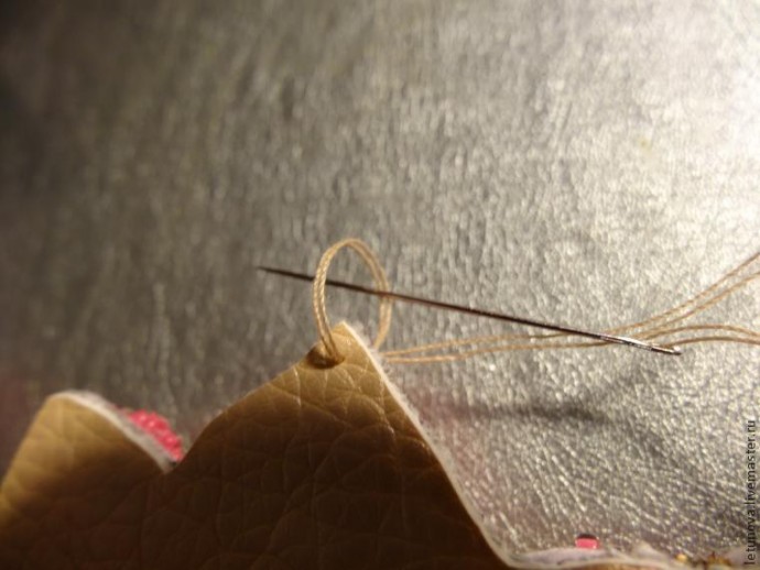 ​Брошь из бисера и лент: часть 5