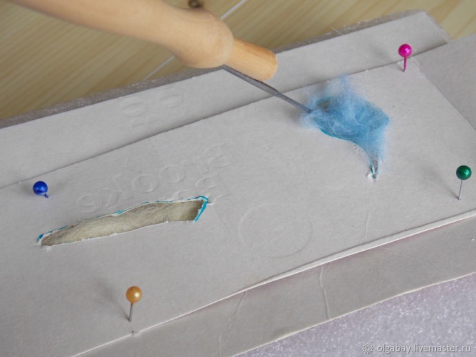 Делаем брошь "Синичка" из войлока и бисера: часть 1