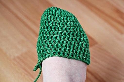 ​Простые тапочки крючком: мастер-класс