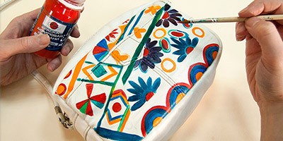 Роспись сумки акриловыми красками в стиле бохо