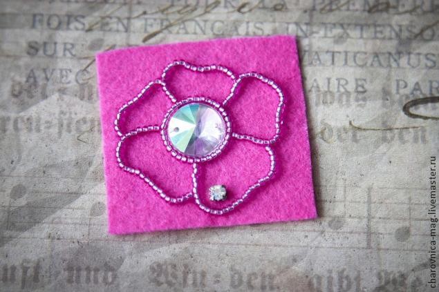 ​Вышивка бисером кулона в виде простого цветка: часть 1