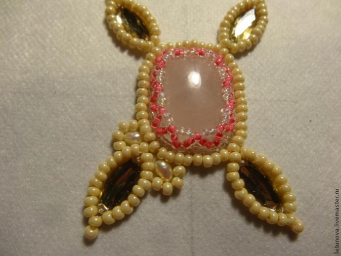 ​Брошь из бисера и лент: часть 2