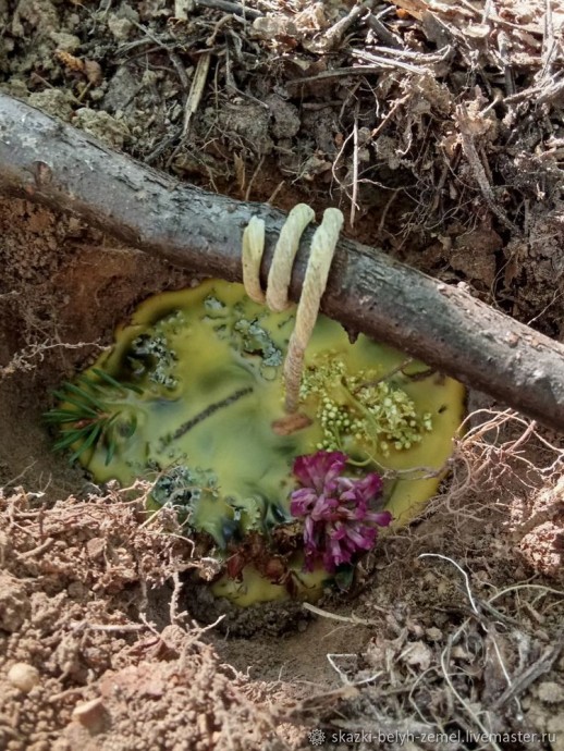 Изготовление земляных травных свечей в лесу Изготовление земляных травных свечей в лесу