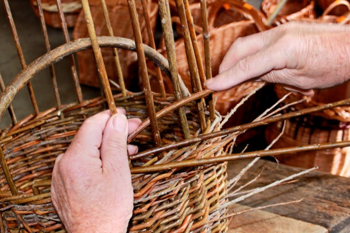 ​Уникальное плетение из лозы