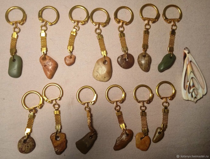 Подвески из морских камней