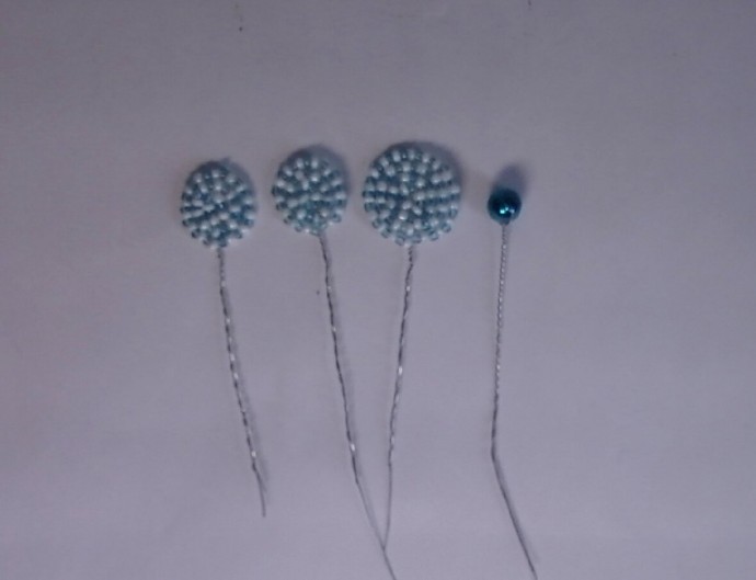 ​Синие цветы из бисера