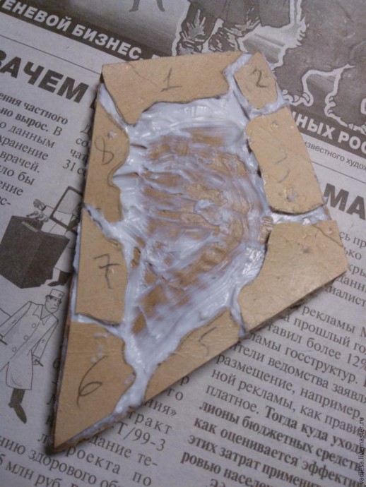 Создаем "каменную" подвеску из картона