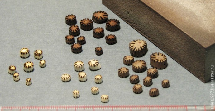 Изготавливаем этнобусины из веточек рябины Изготавливаем этнобусины из веточек рябины