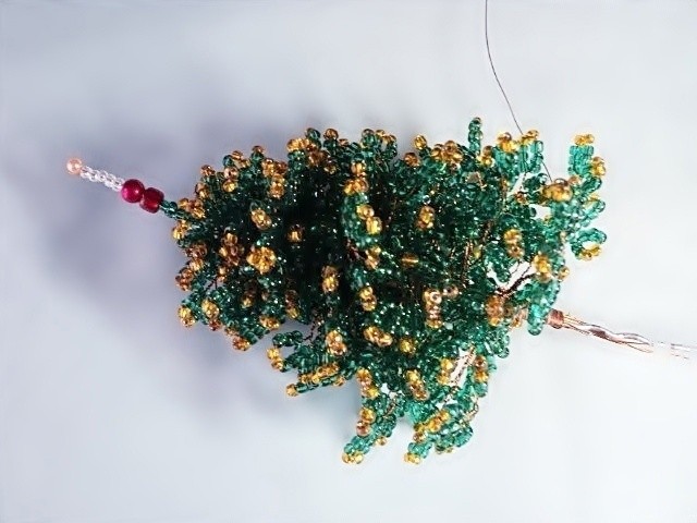 ​Нарядная ёлочка из бисера и рубки