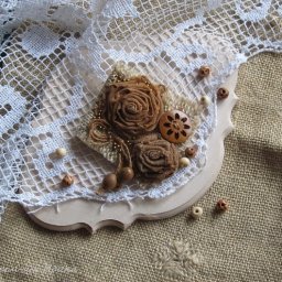 ​Создаем брошь в технике ассамбляж