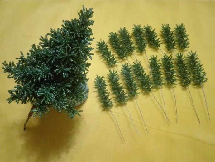 ​Ёлочка из бисера и рубки