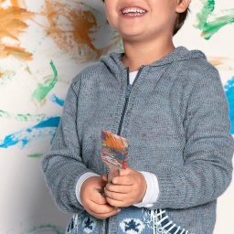 ​Кофта для мальчика с капюшоном и карманами спицами