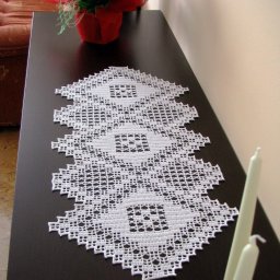 ​Стильная салфетка-дорожка с ромбами