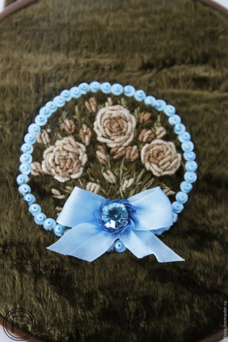 ​Вышиваем брошь нитками, бисером и пайетками: часть 3