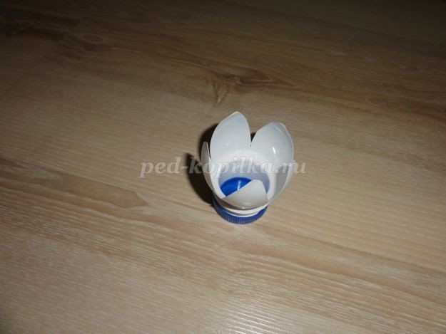 Корзина с цветами из бросового материала: часть 1