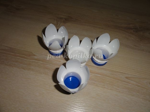 Корзина с цветами из бросового материала: часть 1