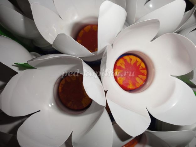 Корзина с цветами из бросового материала: часть 2 Корзина с цветами из бросового материала: часть 2