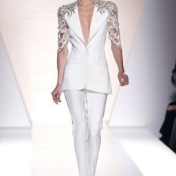 Кружево в деловых костюмах