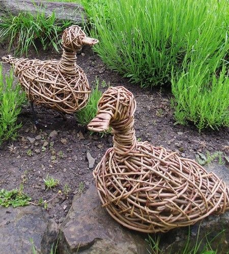 ​Садовые скульптуры из веток