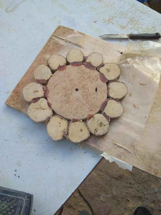 ​Делаем оригинальные деревянные часы из спилов: часть 3