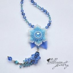 Голубой цветочный кулон