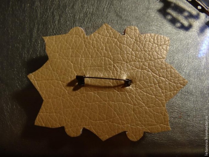 ​Брошь из бисера и лент: часть 4