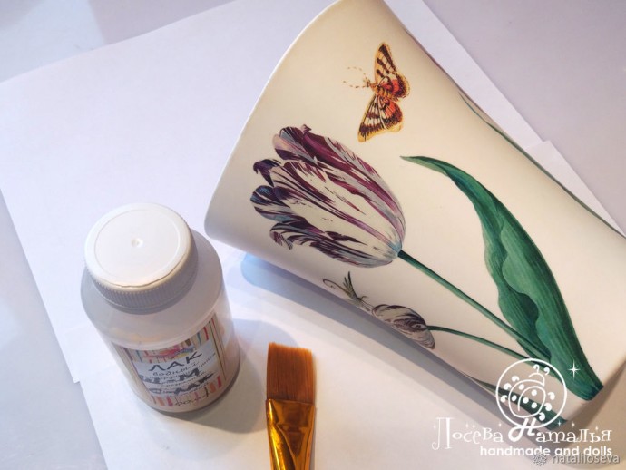 ​Декорируем пластиковую вазу имитацией фарфора и росписи