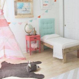 ​Ковер в виде шкуры медведя