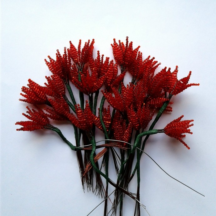 Красный бонсай из бисера и рубки